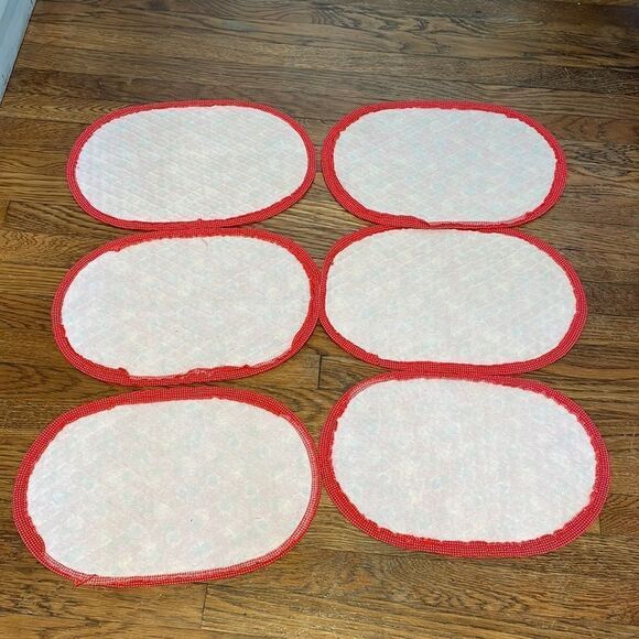 Vintage late 60s/early 70s six red quilted flower power placemats - Picture 4 of 6